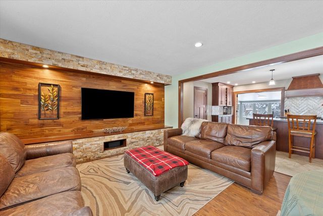 1420 W Larkspur LANE, River Hills, WI 53217