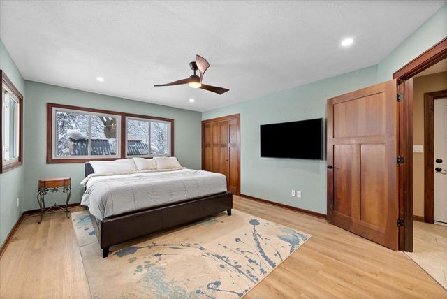 1420 W Larkspur LANE, River Hills, WI 53217