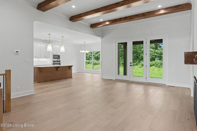 4007 Thomas Farm Dr, Louisville, KY 40299