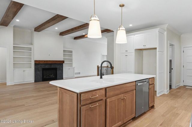 4007 Thomas Farm Dr, Louisville, KY 40299