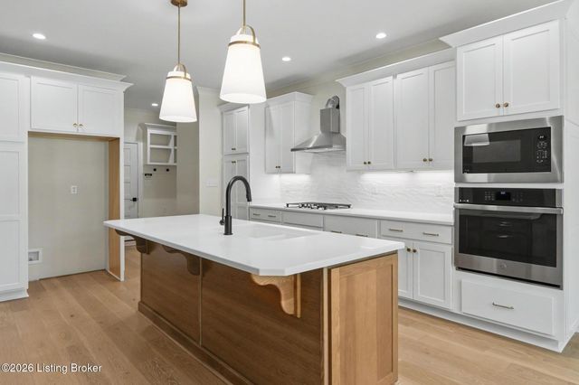 4007 Thomas Farm Dr, Louisville, KY 40299