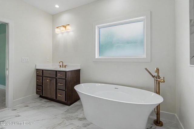 4007 Thomas Farm Dr, Louisville, KY 40299