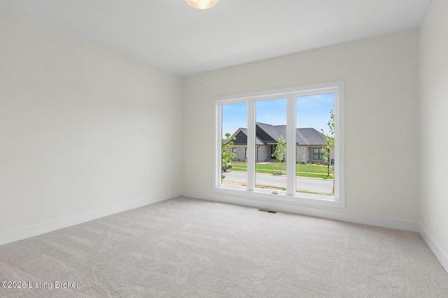 4007 Thomas Farm Dr, Louisville, KY 40299