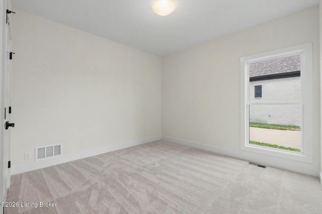 4007 Thomas Farm Dr, Louisville, KY 40299