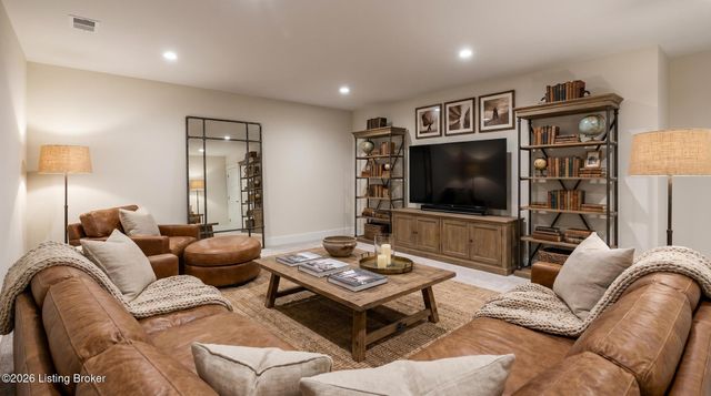 4007 Thomas Farm Dr, Louisville, KY 40299