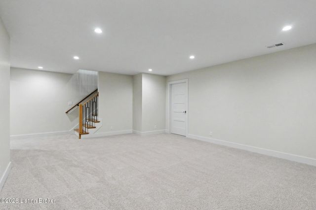 4007 Thomas Farm Dr, Louisville, KY 40299