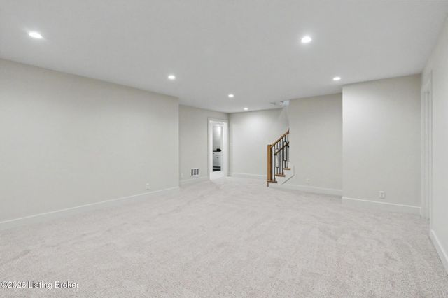 4007 Thomas Farm Dr, Louisville, KY 40299