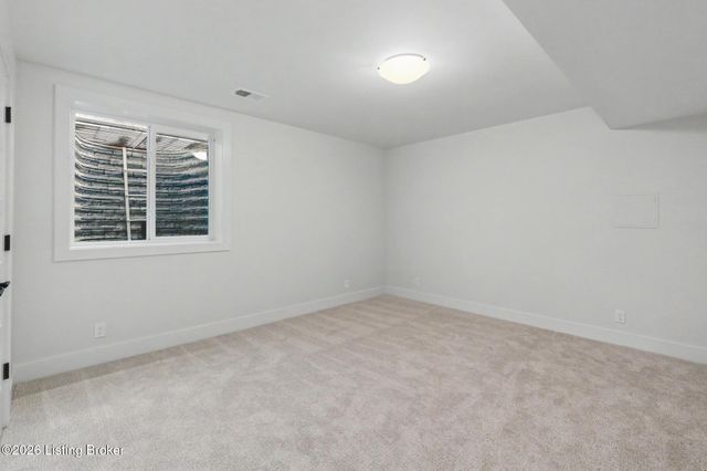 4007 Thomas Farm Dr, Louisville, KY 40299