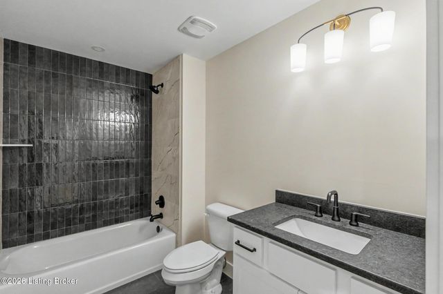 4007 Thomas Farm Dr, Louisville, KY 40299