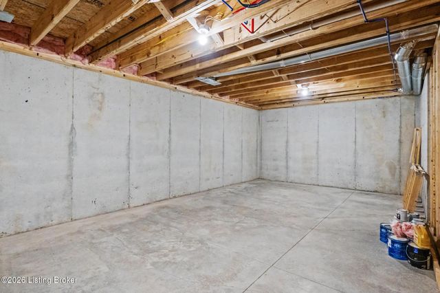 4007 Thomas Farm Dr, Louisville, KY 40299