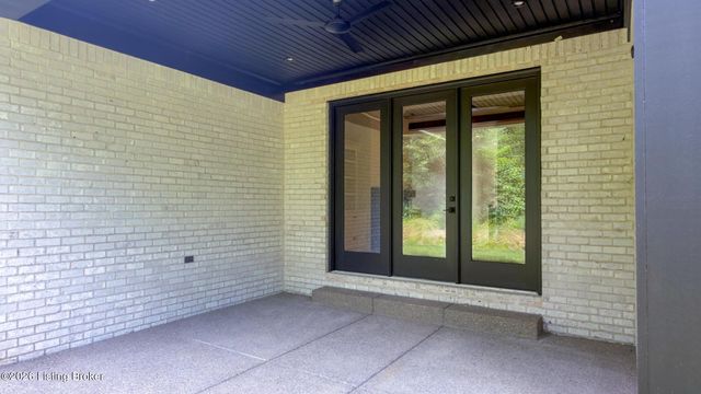 4007 Thomas Farm Dr, Louisville, KY 40299