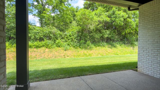 4007 Thomas Farm Dr, Louisville, KY 40299