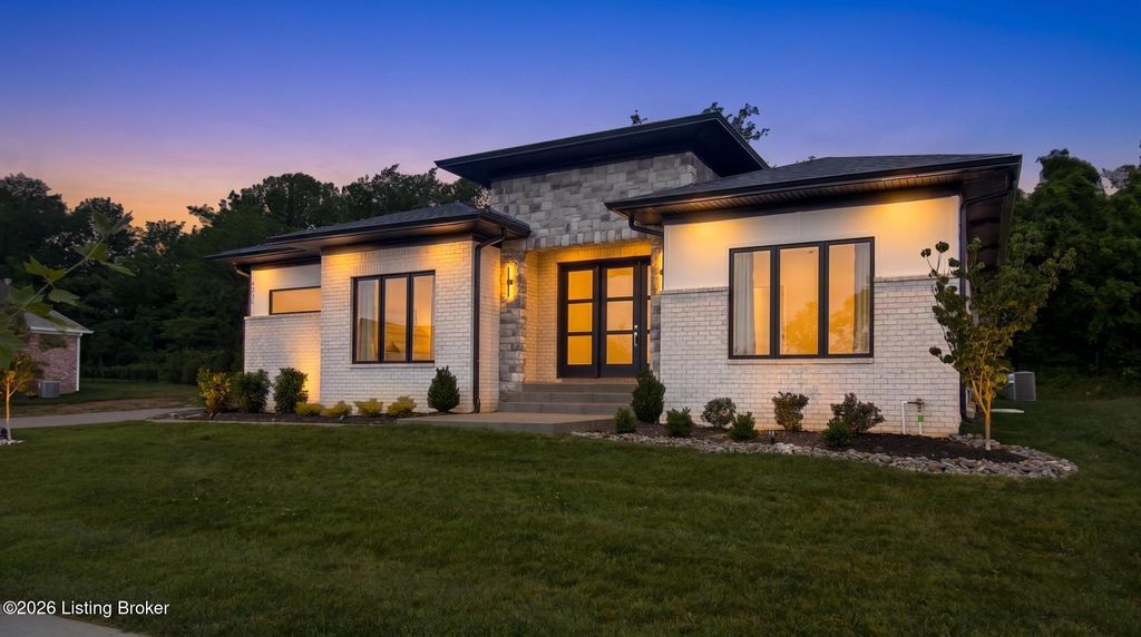 4007 Thomas Farm Dr, Louisville, KY 40299