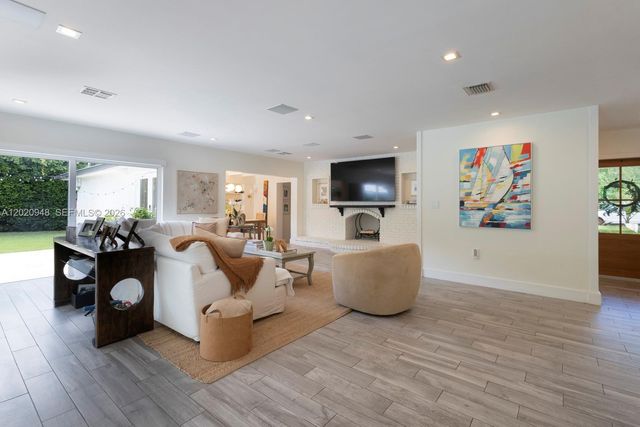 8200 SW 102nd St, Miami, FL 33156