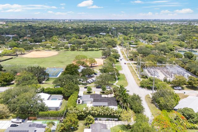 8200 SW 102nd St, Miami, FL 33156