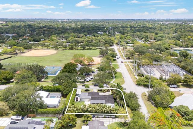 8200 SW 102nd St, Miami, FL 33156
