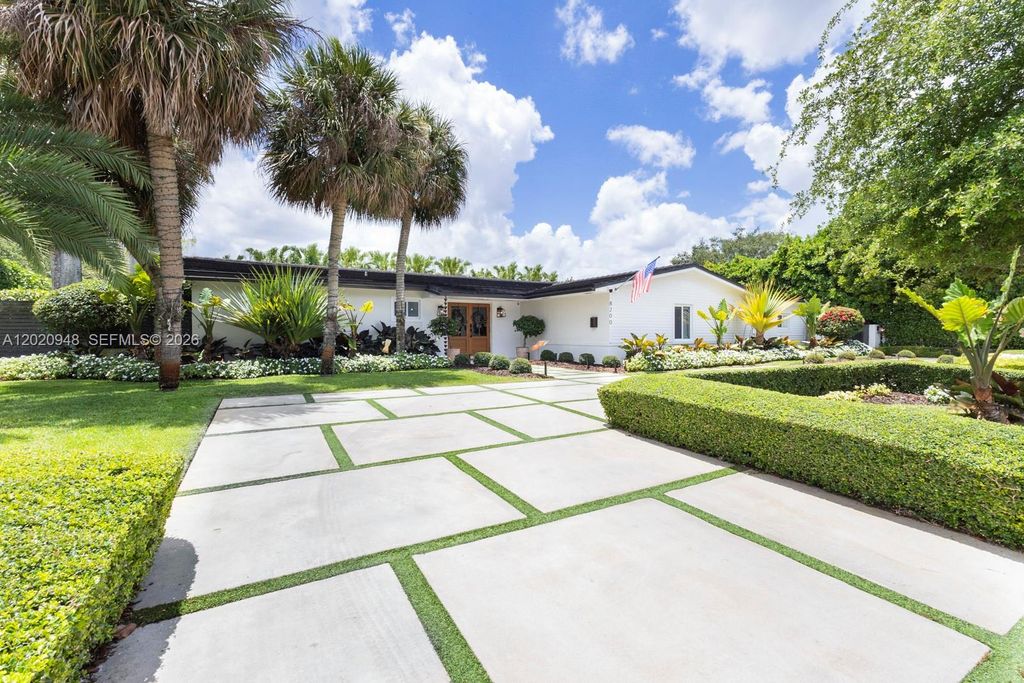 8200 SW 102nd St, Miami, FL 33156