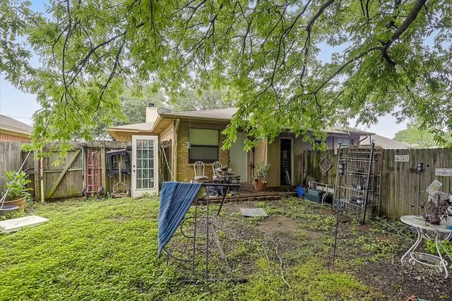 353 N Field Street, Burleson, TX 76028