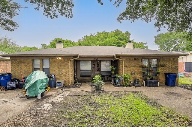 353 N Field Street, Burleson, TX 76028