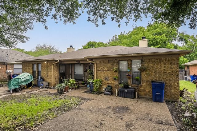 353 N Field Street, Burleson, TX 76028