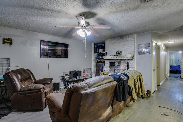 353 N Field Street, Burleson, TX 76028