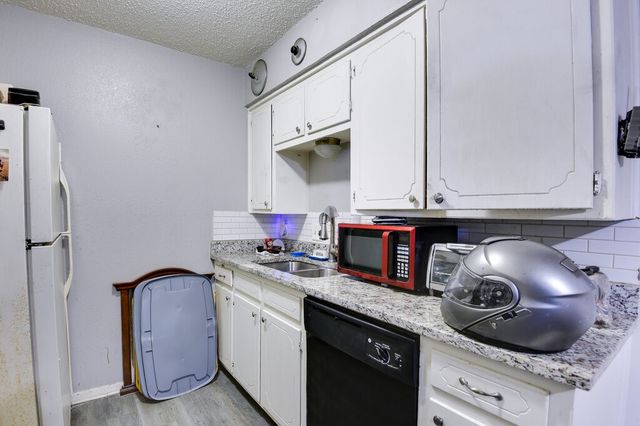 353 N Field Street, Burleson, TX 76028