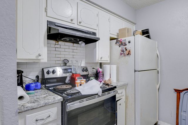 353 N Field Street, Burleson, TX 76028