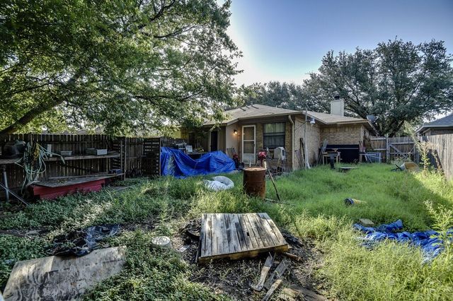 353 N Field Street, Burleson, TX 76028
