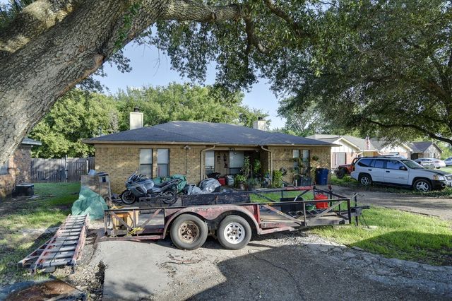 353 N Field Street, Burleson, TX 76028