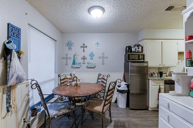 353 N Field Street, Burleson, TX 76028