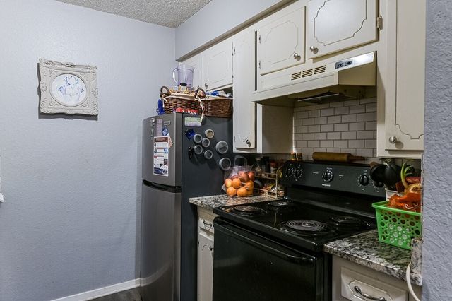 353 N Field Street, Burleson, TX 76028