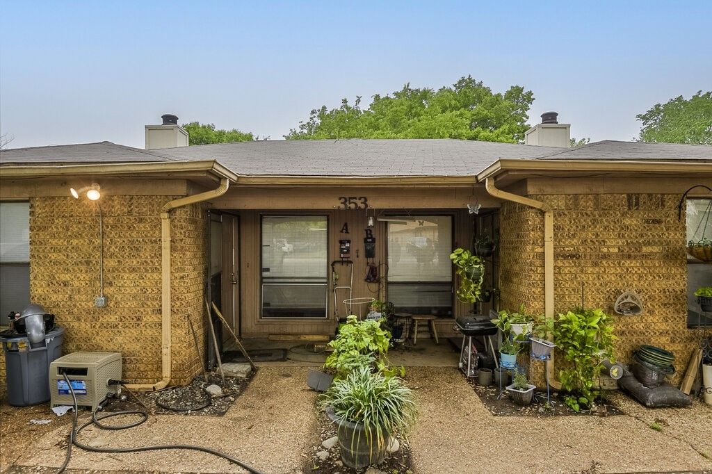 353 N Field Street, Burleson, TX 76028
