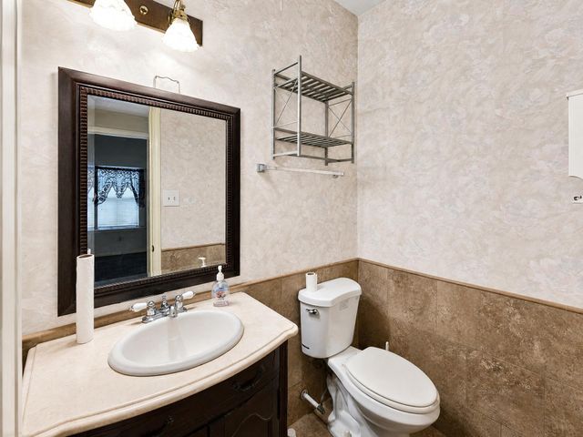 507 Welford Lane, Highlands, TX 77562