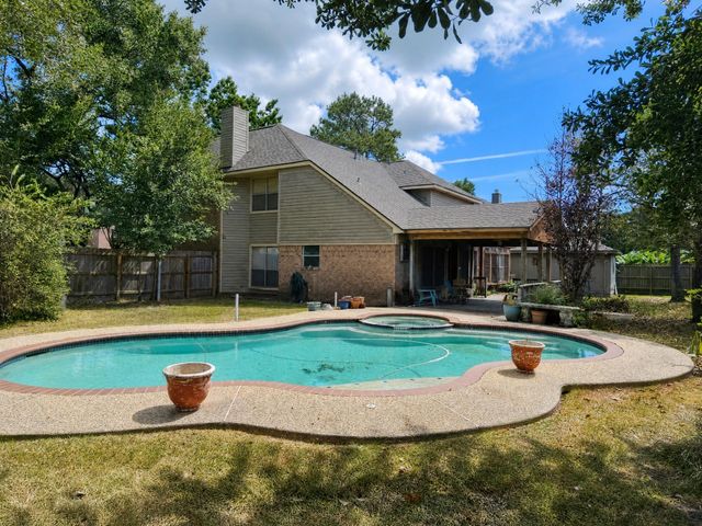 507 Welford Lane, Highlands, TX 77562