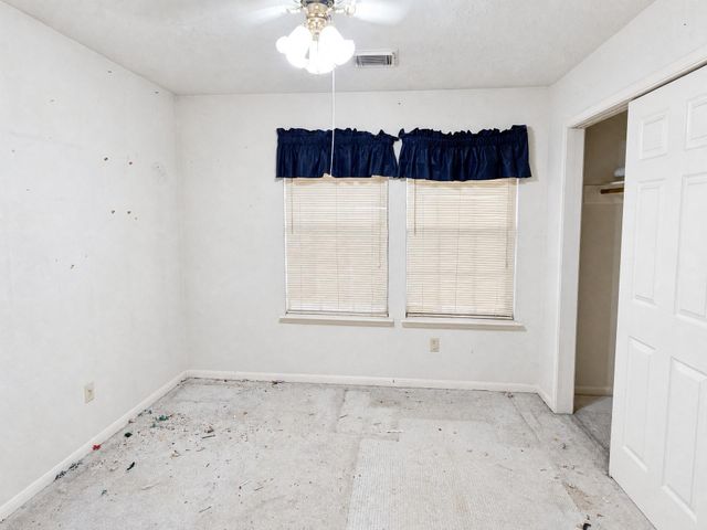 507 Welford Lane, Highlands, TX 77562