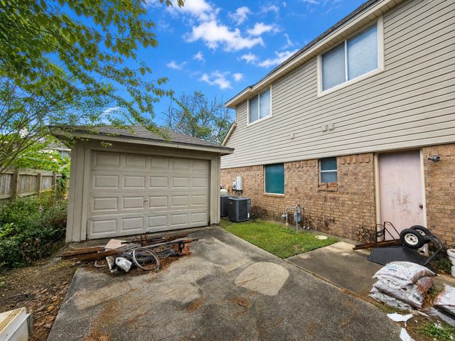 507 Welford Lane, Highlands, TX 77562