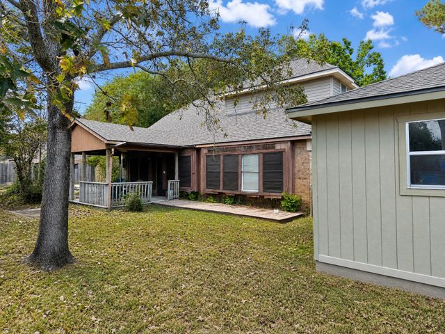 507 Welford Lane, Highlands, TX 77562