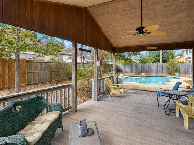 507 Welford Lane, Highlands, TX 77562