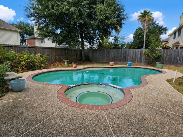 507 Welford Lane, Highlands, TX 77562