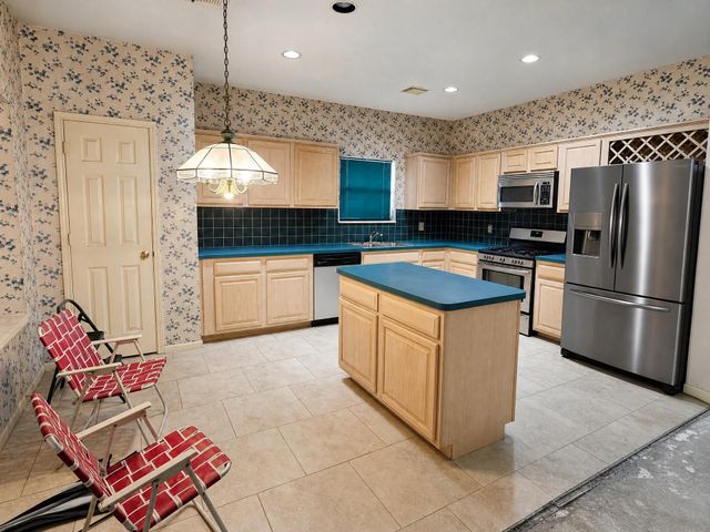 507 Welford Lane, Highlands, TX 77562