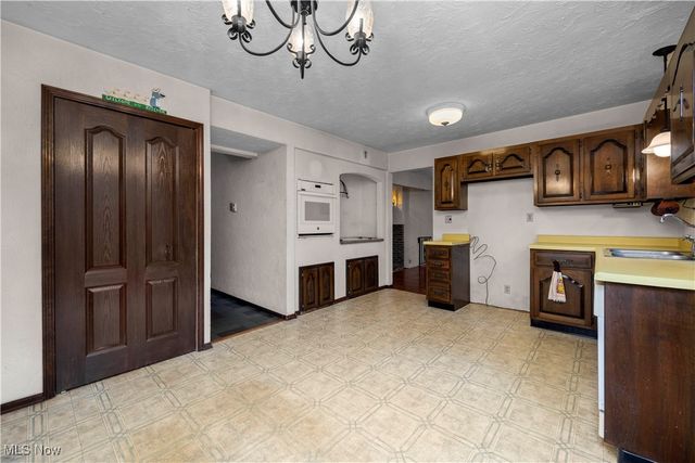 42820 Dellefield Road, Elyria, OH 44035