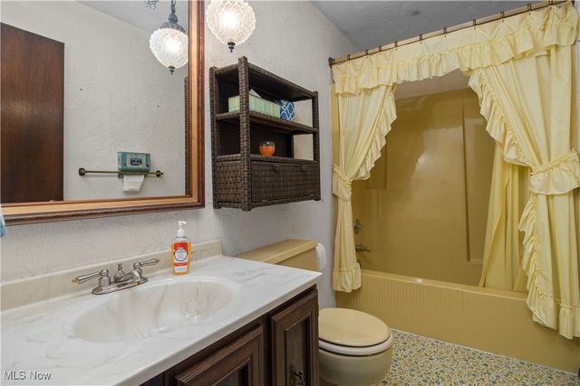 42820 Dellefield Road, Elyria, OH 44035