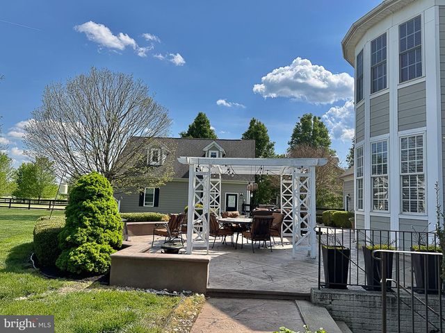 13214 GREENSTAFF LN, Lovettsville, VA 20180