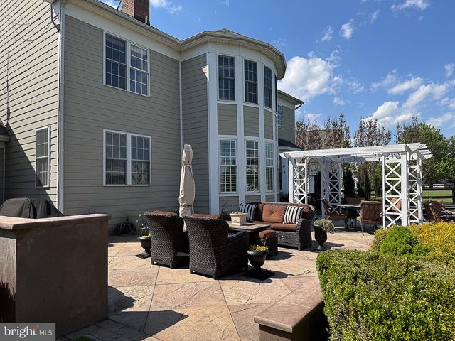 13214 GREENSTAFF LN, Lovettsville, VA 20180