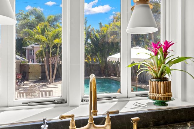 516 17TH AVENUE NE, St Petersburg, FL 33704