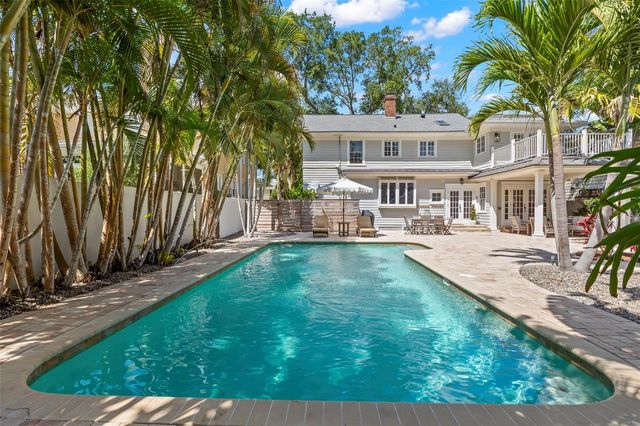 516 17TH AVENUE NE, St Petersburg, FL 33704