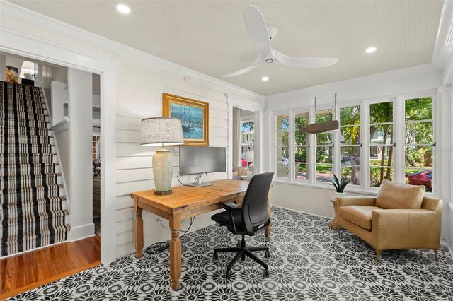 516 17TH AVENUE NE, St Petersburg, FL 33704