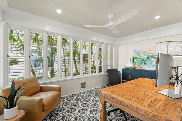 516 17TH AVENUE NE, St Petersburg, FL 33704