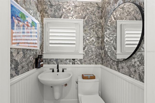 516 17TH AVENUE NE, St Petersburg, FL 33704