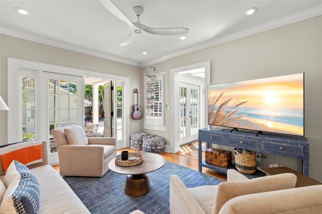 516 17TH AVENUE NE, St Petersburg, FL 33704